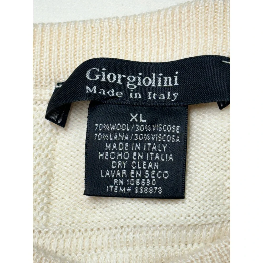 Giorgiolini cozy up
